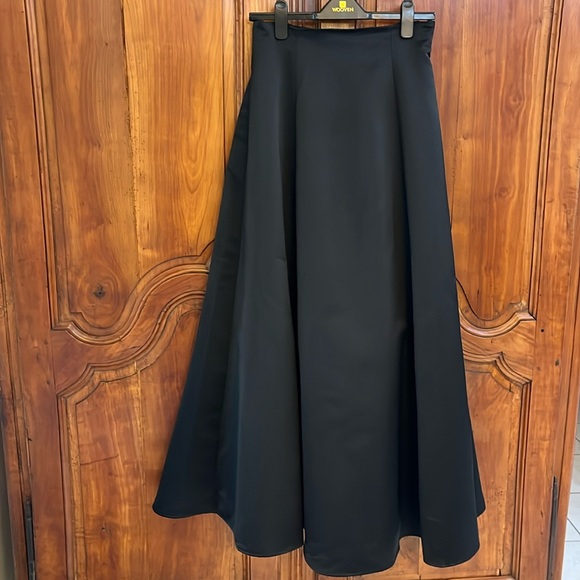 Vintage Vie by Victoria Royale Black satin high waist skirt - Picture 1 of 5